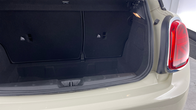 MINI Hatchback 1.5 Cooper II 3dr Petrol Hatchback